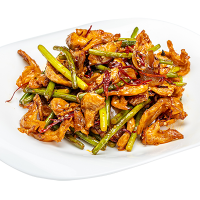 Соевое мясо с острым перцем и стрелками чеснока