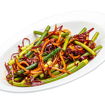 Салат со стрелками чеснока и морковью