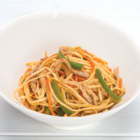 Лапша со свининой и острым соусом