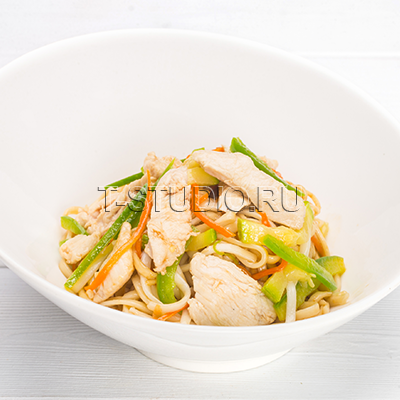 Лапша с курицей и устричным соусом